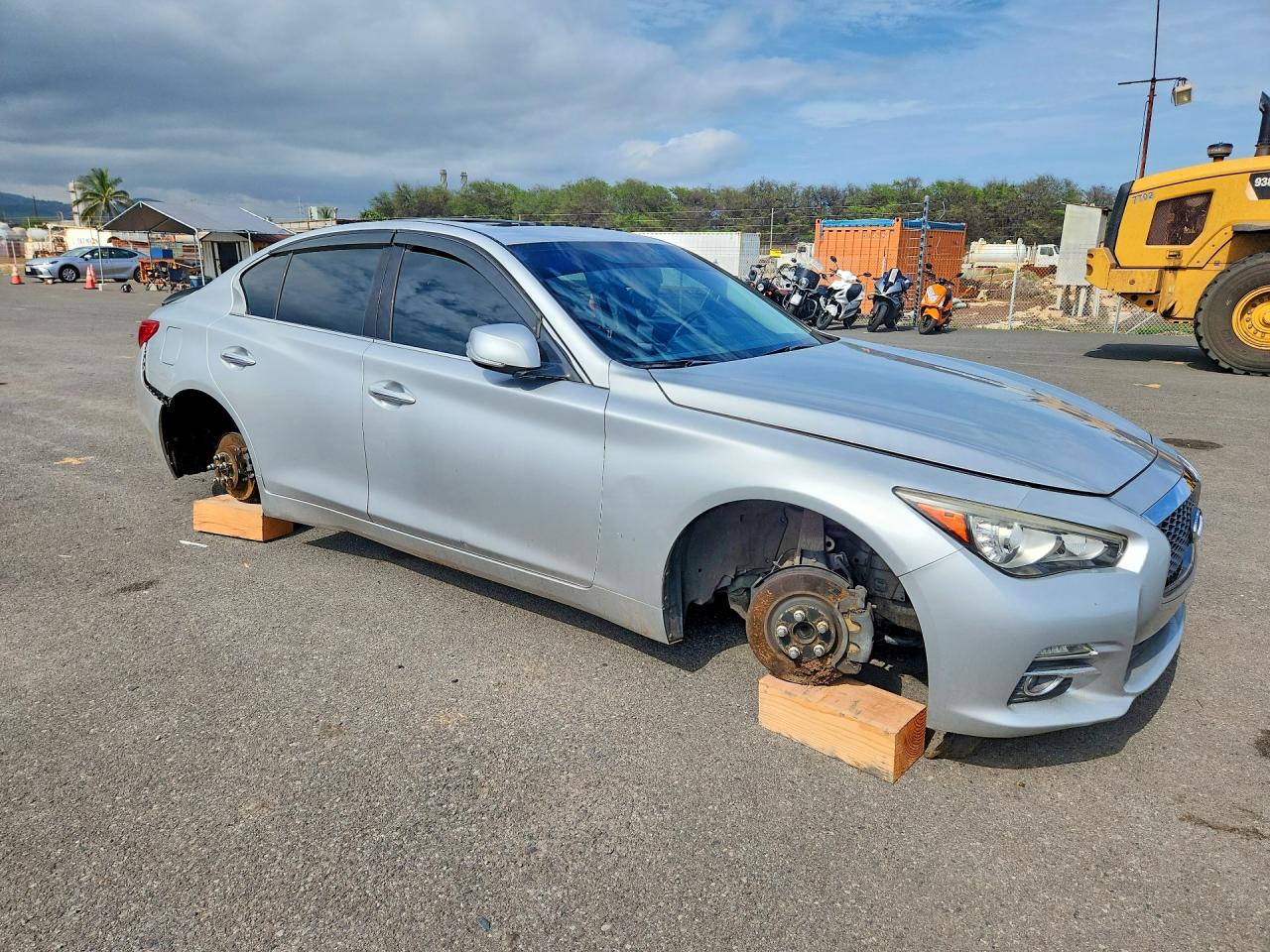INFINITI Q50 Premium