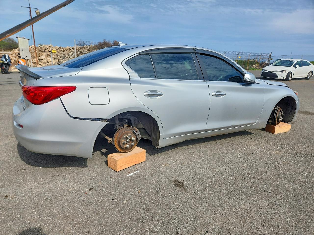 INFINITI Q50 Premium