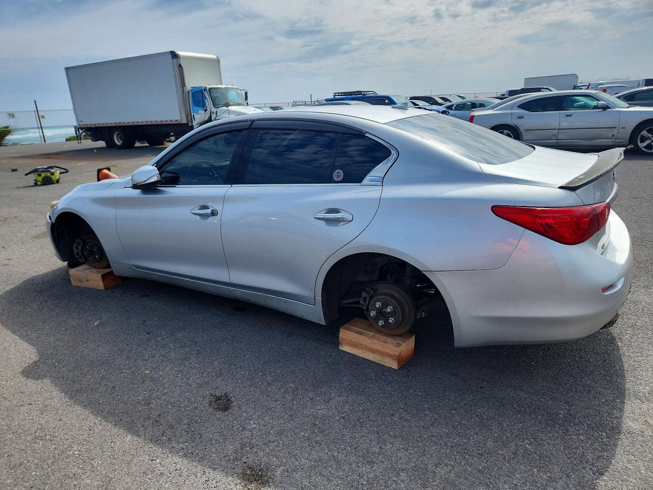 INFINITI Q50 Premium