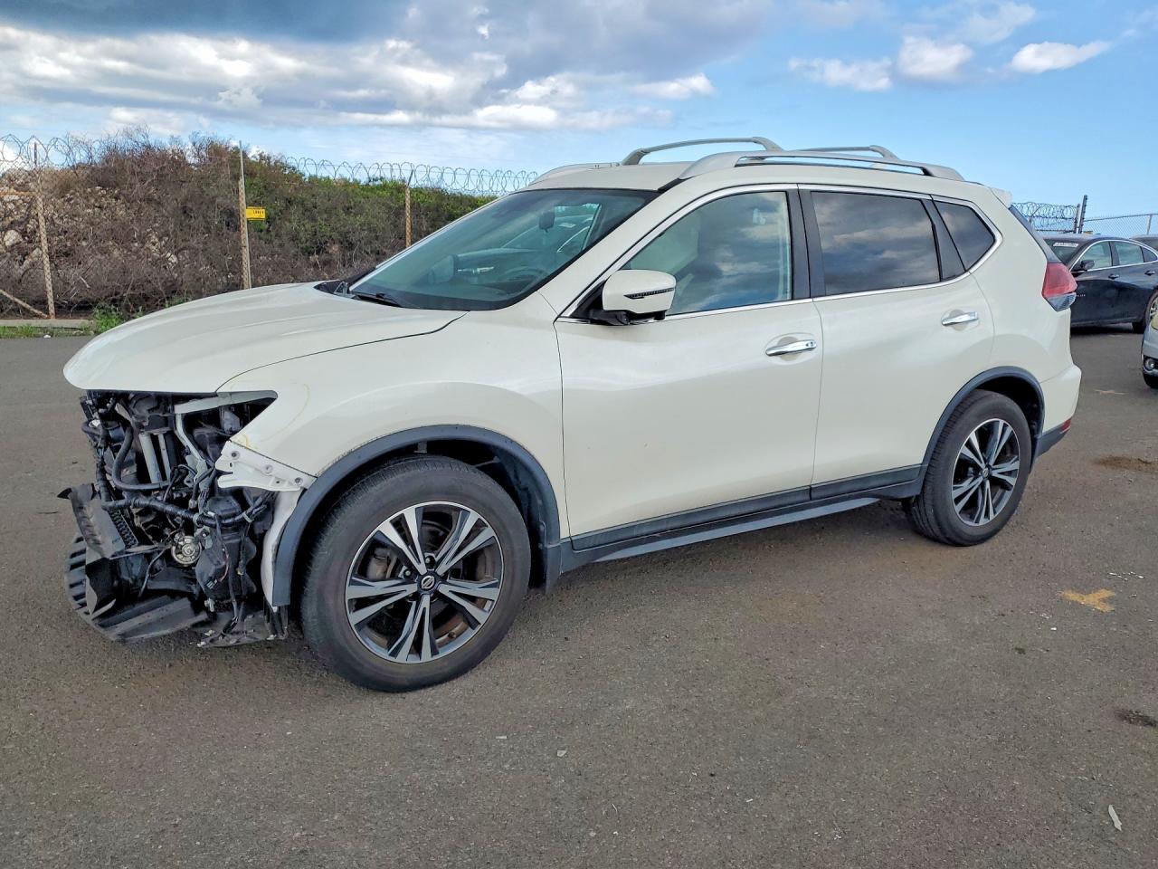 Salvage Nissan Rogue Image