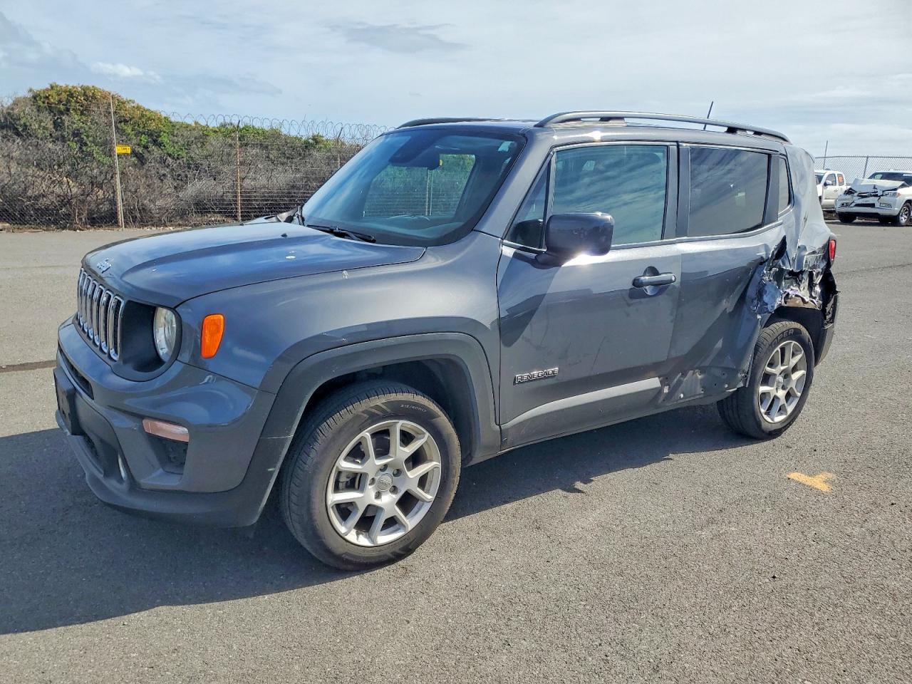 Salvage Jeep Renegade Image