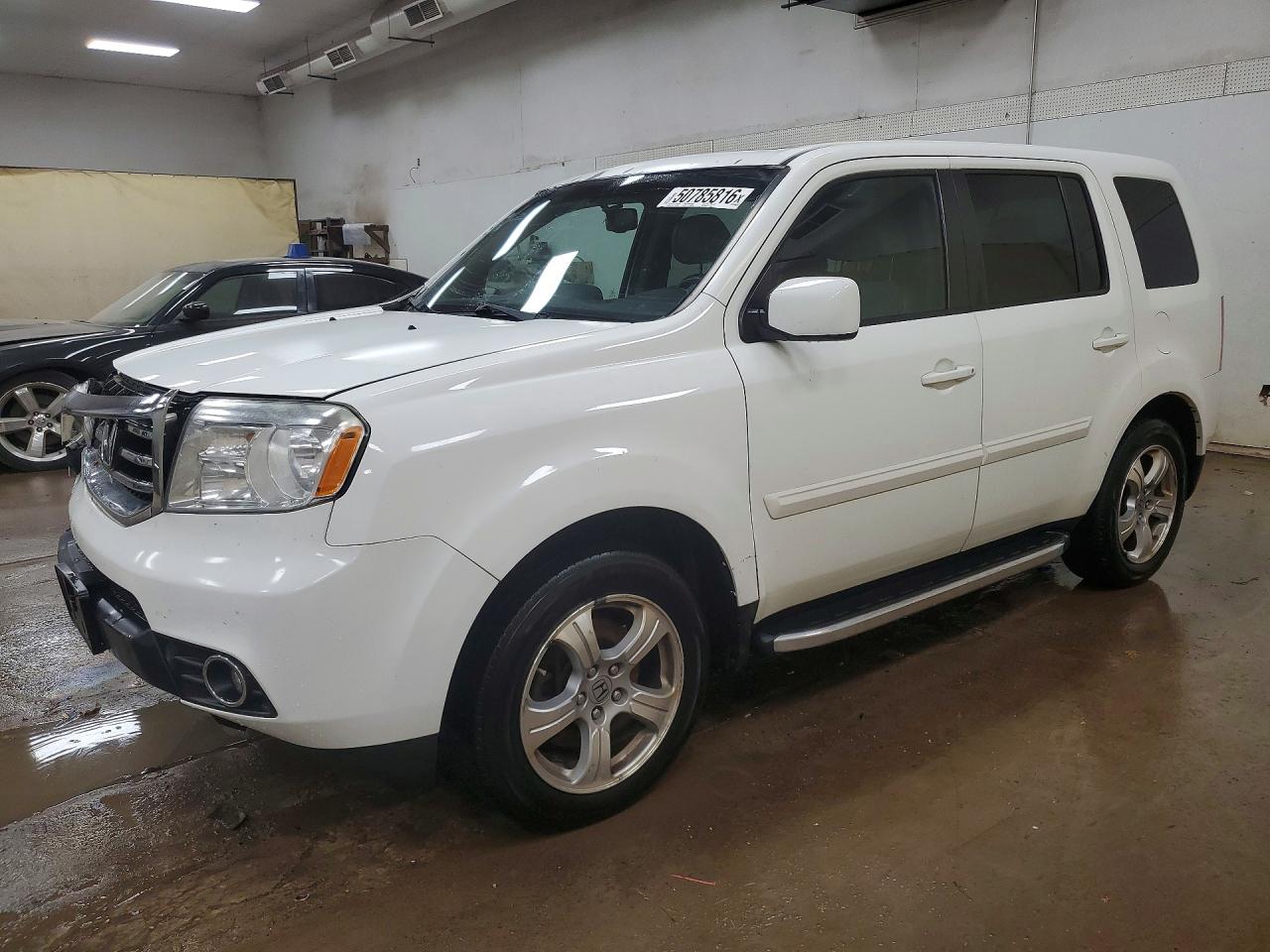 Salvage Honda Pilot Image