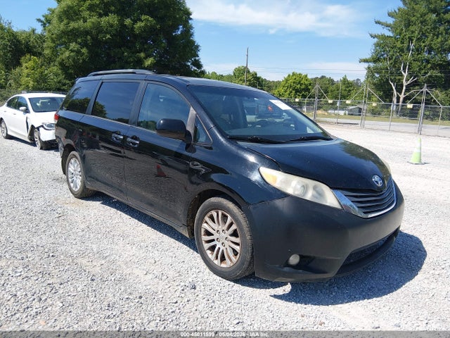 Salvage Toyota Sienna Image
