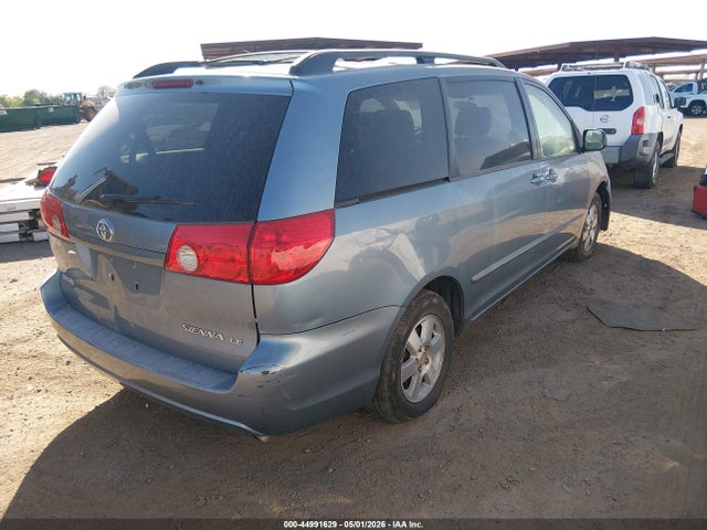 Toyota Sienna Le