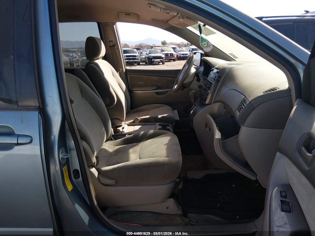 Toyota Sienna Le