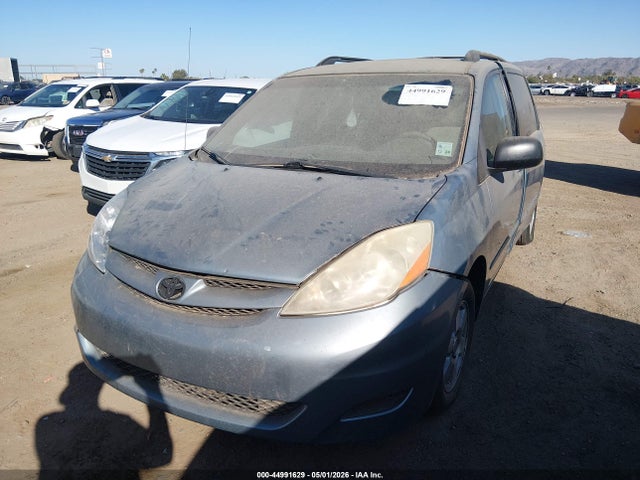Toyota Sienna Le