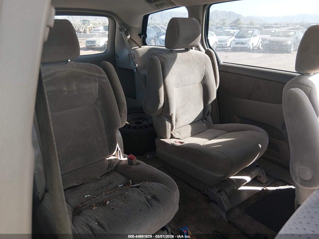 Toyota Sienna Le