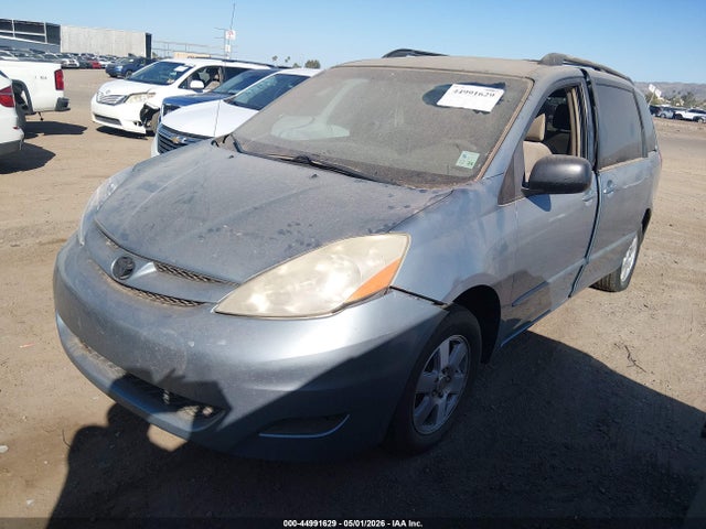 Toyota Sienna Le