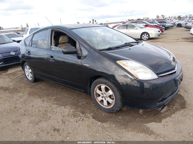 Salvage Toyota Prius Image