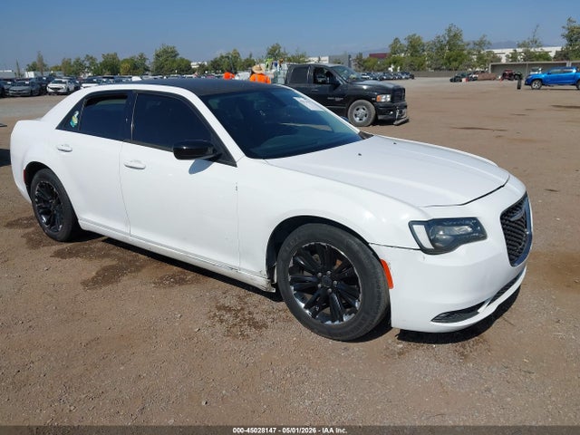 Salvage Chrysler 300 Image