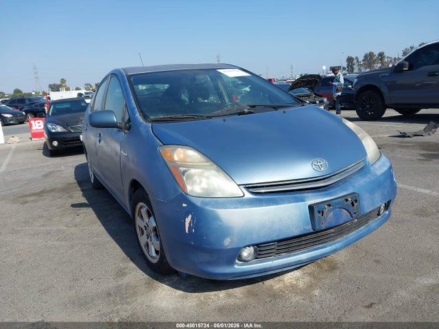 Salvage Toyota Prius Image