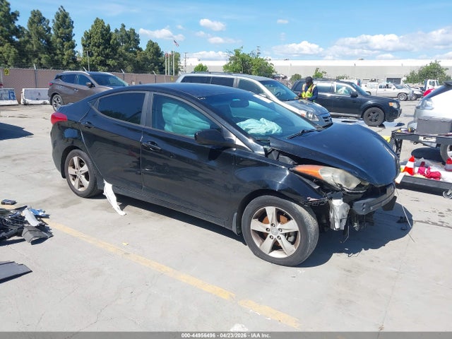 Salvage Hyundai ELANTRA Image