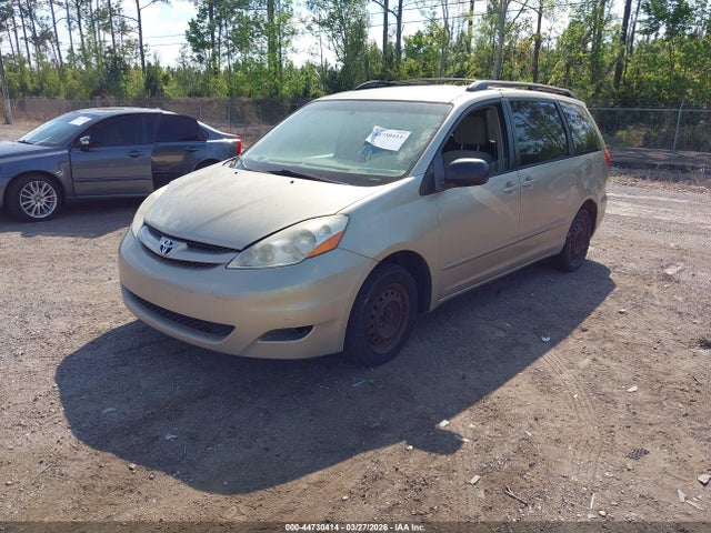 Toyota Sienna Le