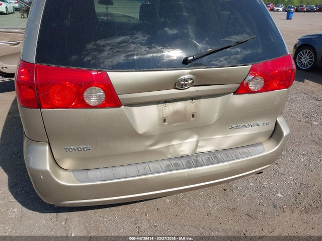 Toyota Sienna Le