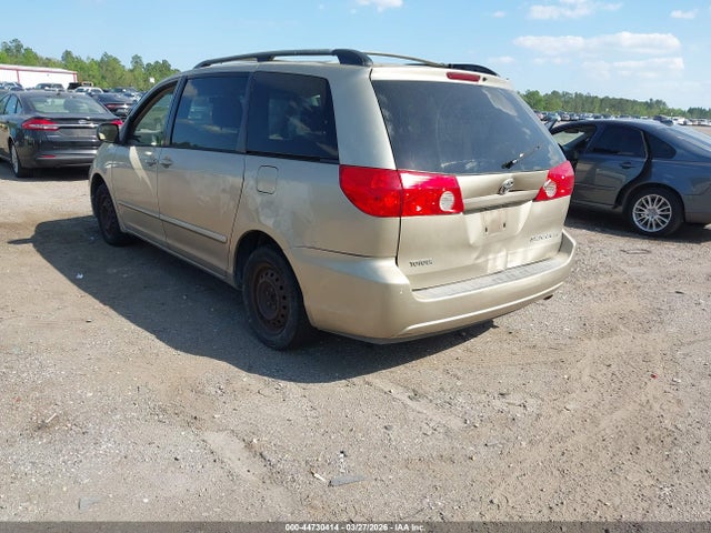 Toyota Sienna Le