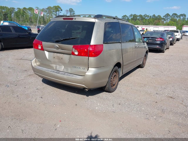 Toyota Sienna Le