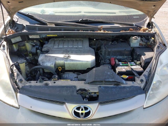 Toyota Sienna Le