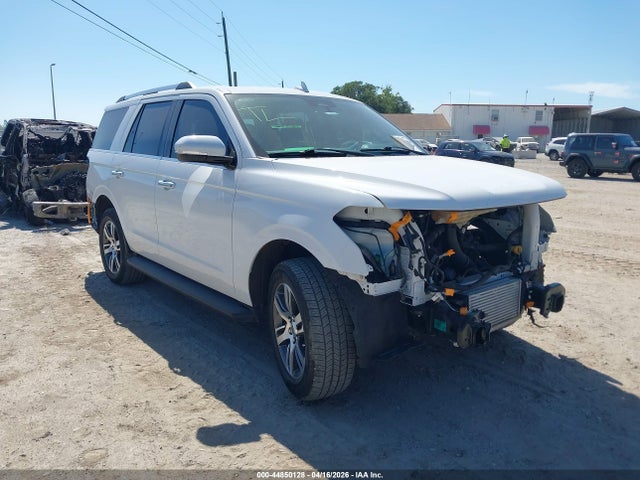 Salvage Ford Expedition Image