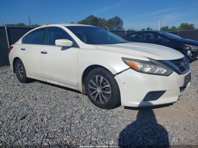 Salvage Nissan Altima Image