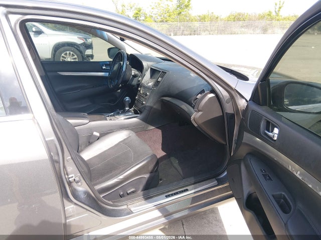 INFINITI Q40