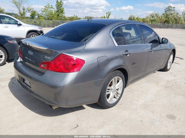 INFINITI Q40