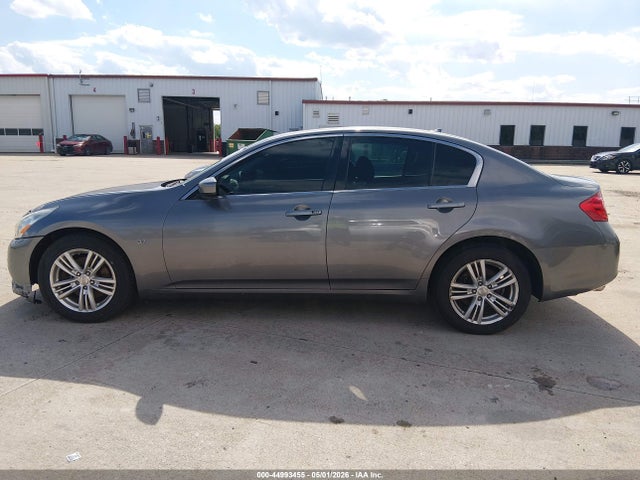INFINITI Q40