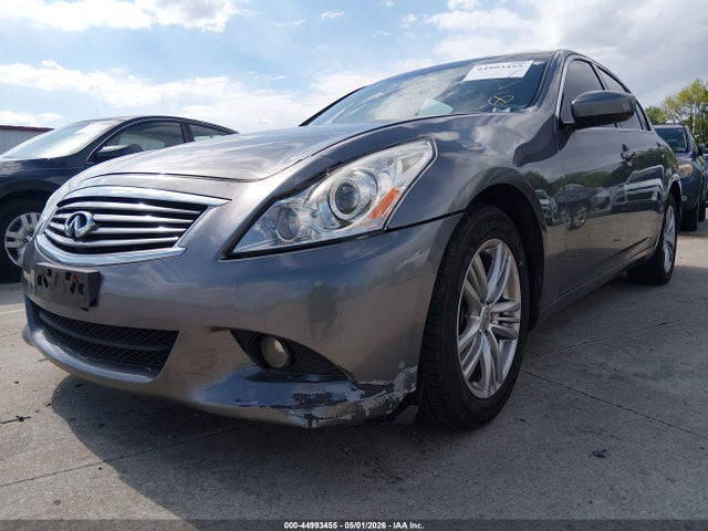 INFINITI Q40