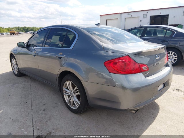 INFINITI Q40