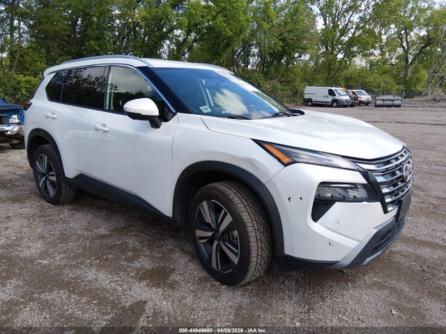 Salvage Nissan Rogue Image