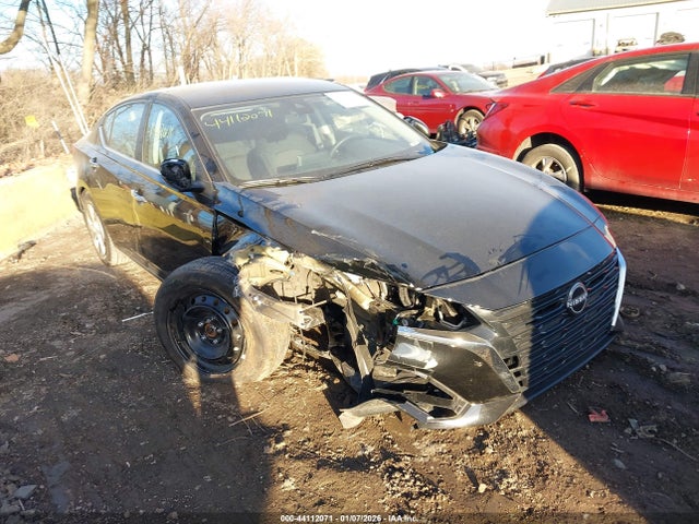 Salvage Nissan Altima Image