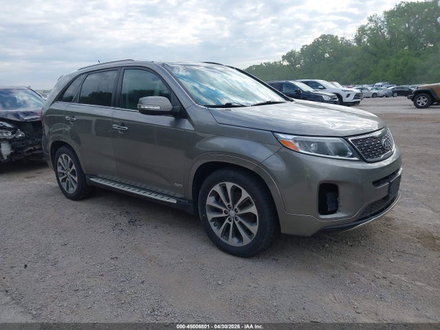 Salvage Kia Sorento Image