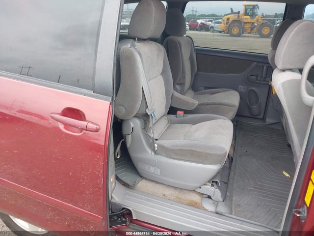 Toyota Sienna Le