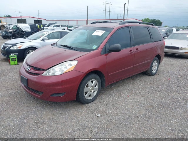 Toyota Sienna Le