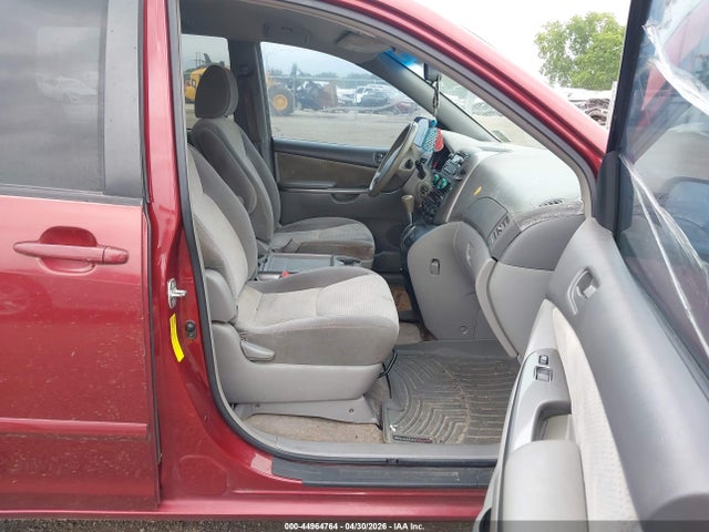 Toyota Sienna Le
