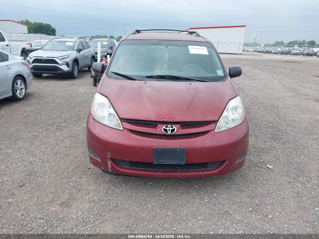 Toyota Sienna Le