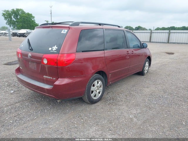 Toyota Sienna Le