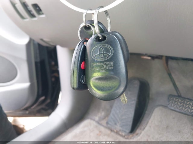 Toyota Sienna Le