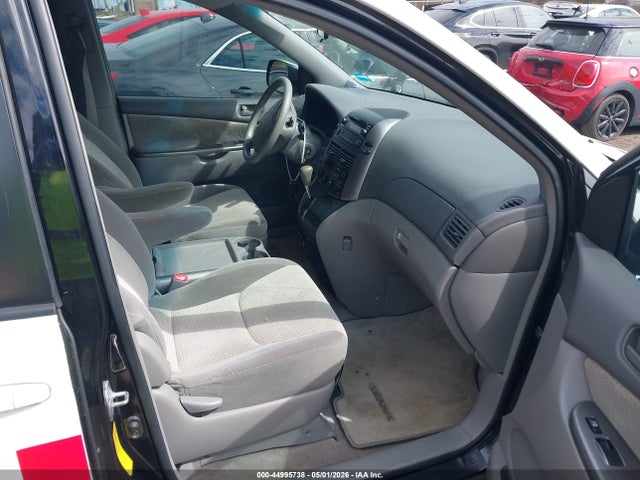 Toyota Sienna Le