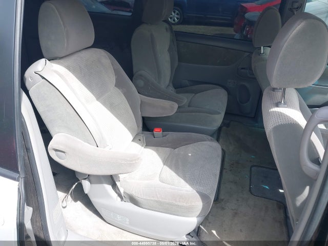 Toyota Sienna Le