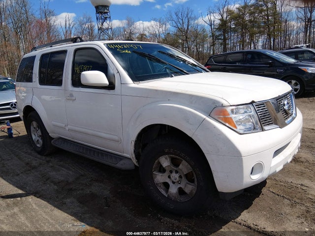 Salvage Nissan Pathfinder Image