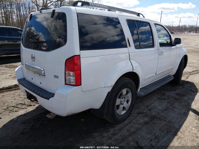 Nissan Pathfinder Se