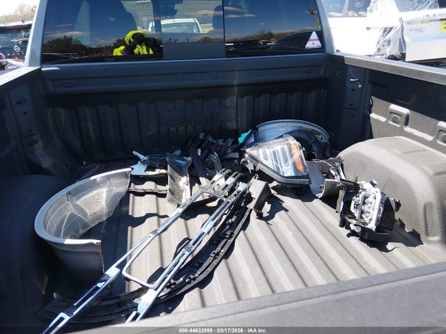 GMC Sierra 1500 4wd  Short Box Denali