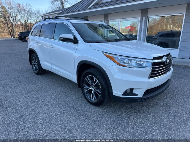 Salvage Toyota Highlander Image