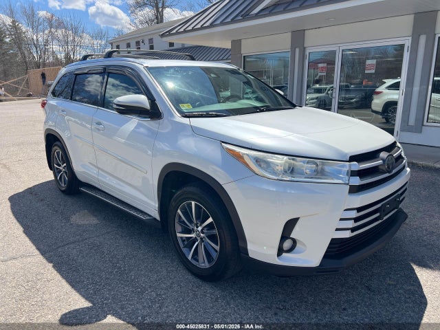 Salvage Toyota Highlander Image