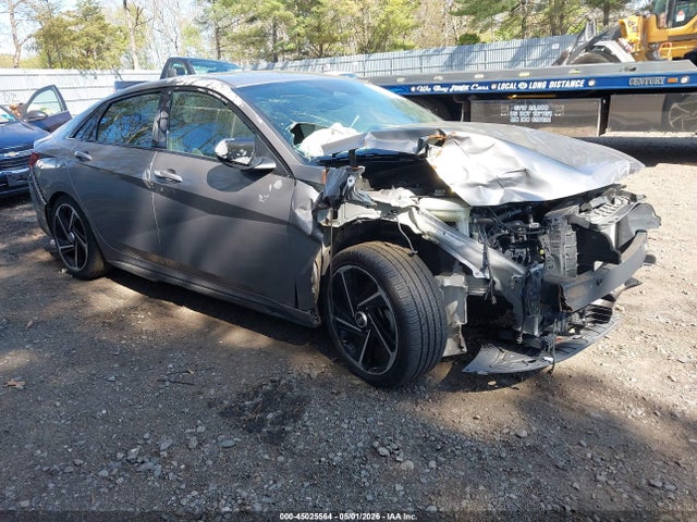 Salvage Hyundai ELANTRA Image