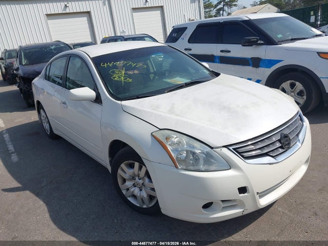Salvage Nissan Altima Image