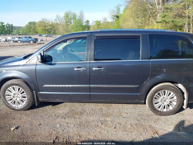 Chrysler Town & Country Limited