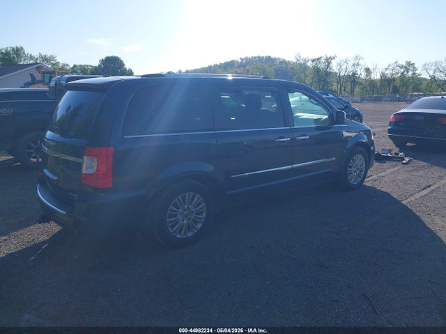 Chrysler Town & Country Limited