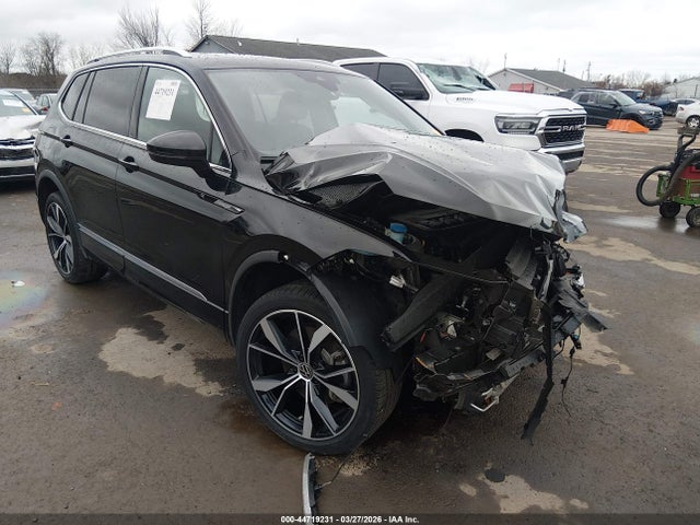 Salvage Volkswagen Tiguan Image