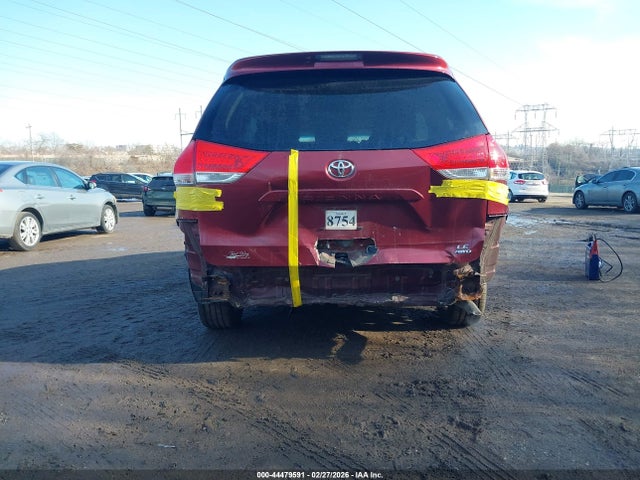 Toyota Sienna Le 7 Passenger